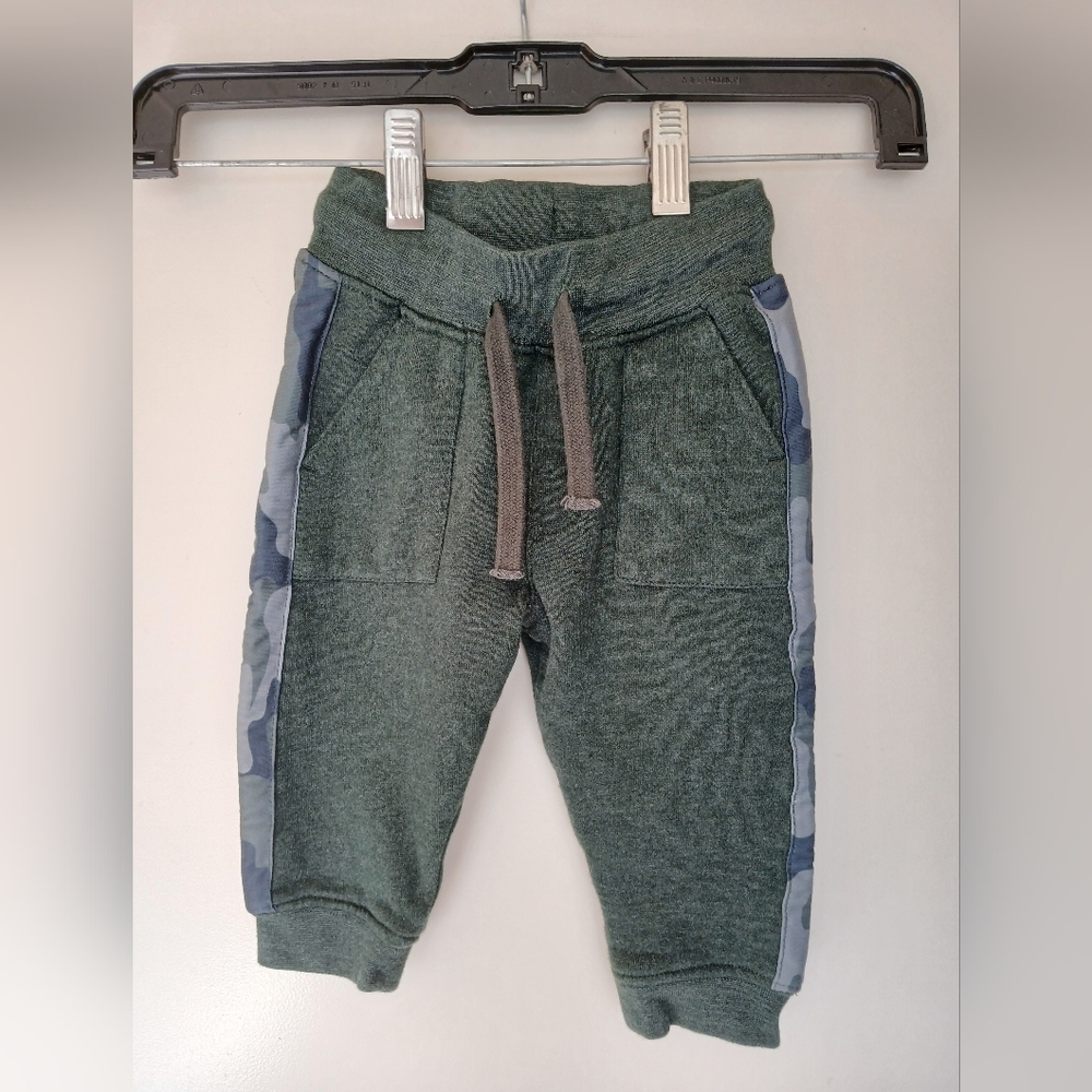Cabela’s Baby Drawstring Sweatpants Joggers Green and Camo Size 12 Months
